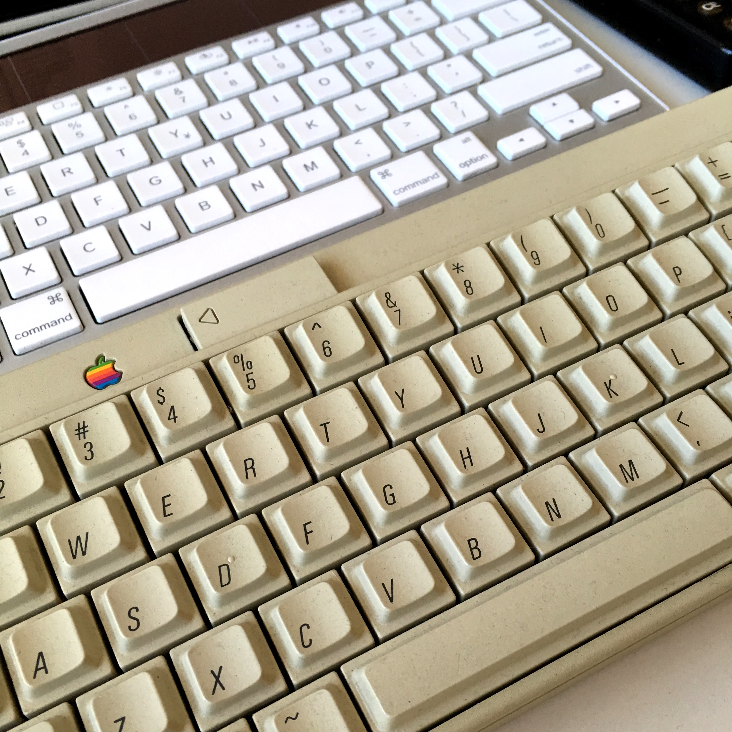 Apple IIgs keyboard / Smooth Suzuki / Ring of Colour