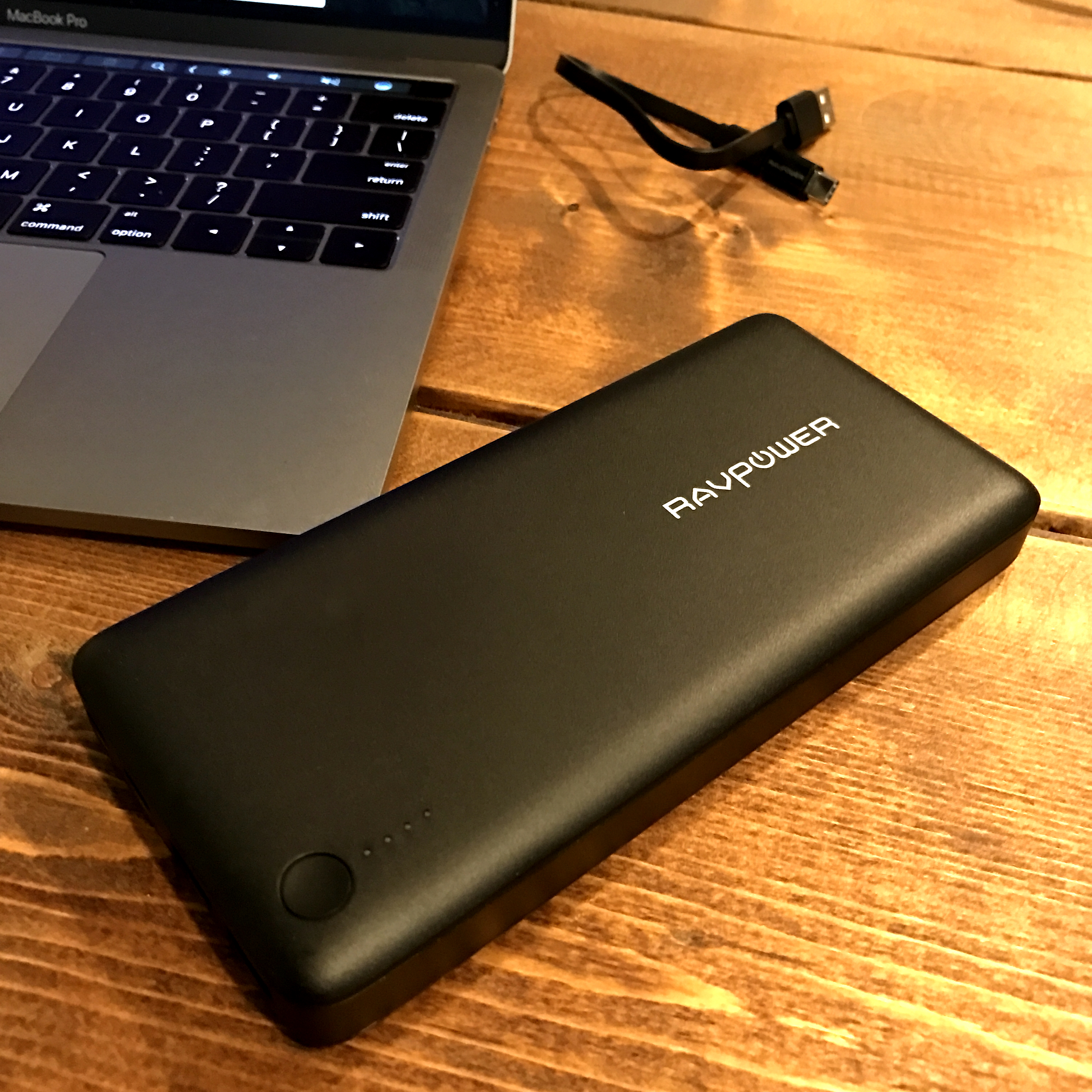 RAVPower 26800 mAh Portable Charger with Type Port + 30 W Type-C AC Charger / Smooth Suzuki / Ring of Colour