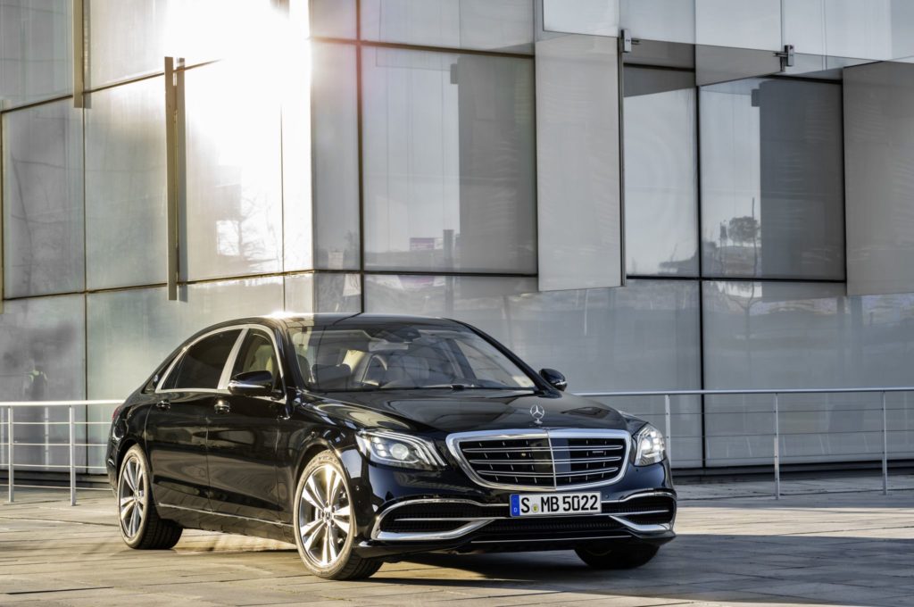 Mercedes-Maybach S 560 4MATIC; 2017; Exterieur: Unischwarz; Interieur: Seidenbeige/Titaniumgrau; Kraftstoffverbrauch kombiniert: 9,3 l/100 km; CO2-Emissionen kombiniert: 209 g/km // Mercedes-Maybach S 560 4MATIC; 2017; exterior: black; interior: silk beige/titanium grey; Fuel consumption combined: 9.3 l/100 km; CO2 emissions combined: 209 g/km