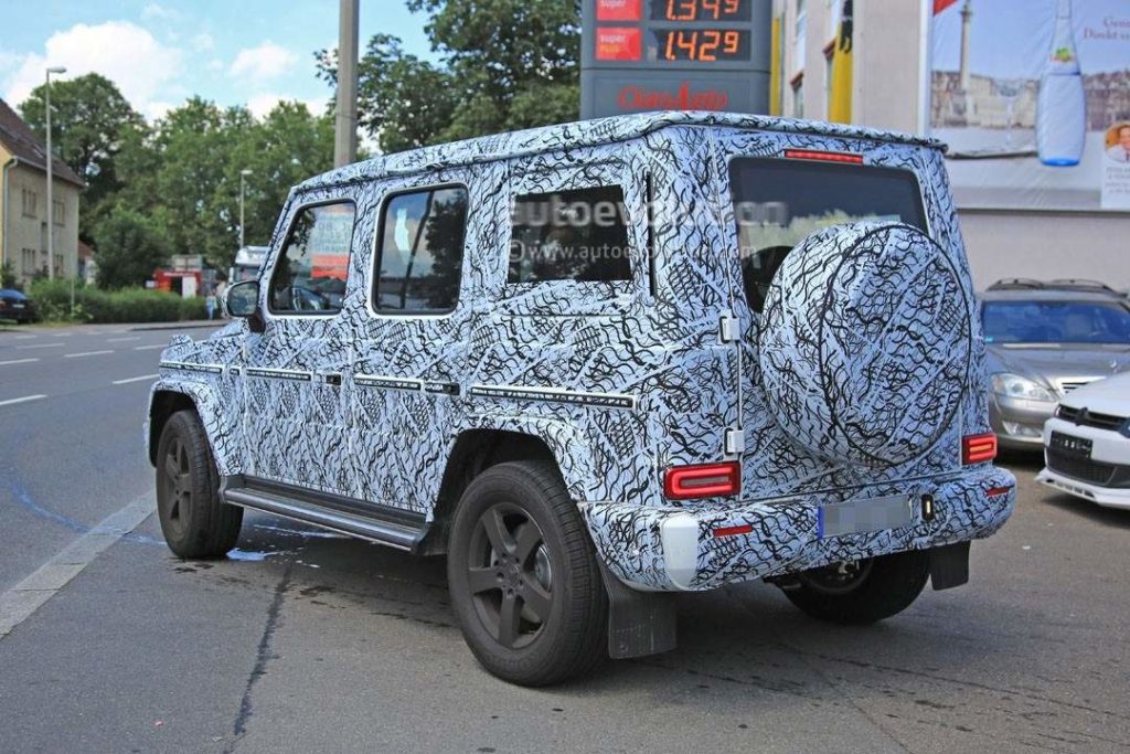 2018-mercedes-benz-g-class-shows-slightly-rounder-shapes-full-set-of-led-lights_13