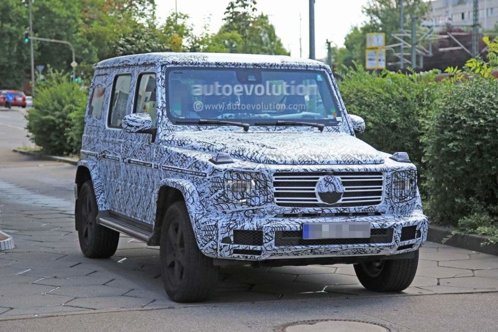 2018-mercedes-benz-g-class-shows-slightly-rounder-shapes-full-set-of-led-lights_5