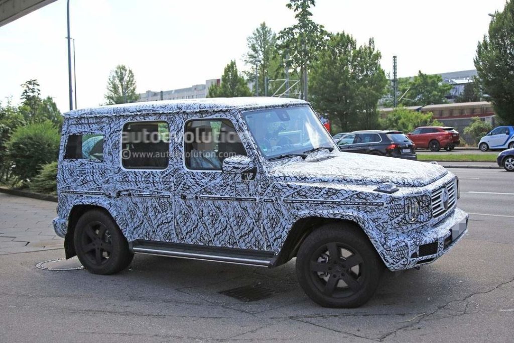 2018-mercedes-benz-g-class-shows-slightly-rounder-shapes-full-set-of-led-lights_7