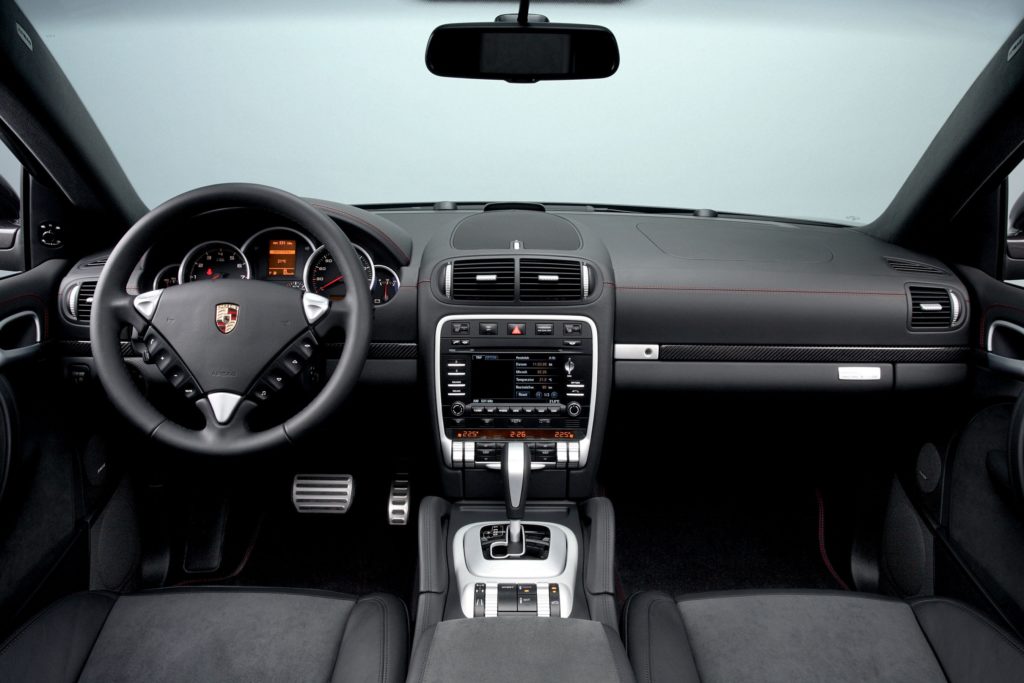 2010_porsche_cayenne_gts_interior_0