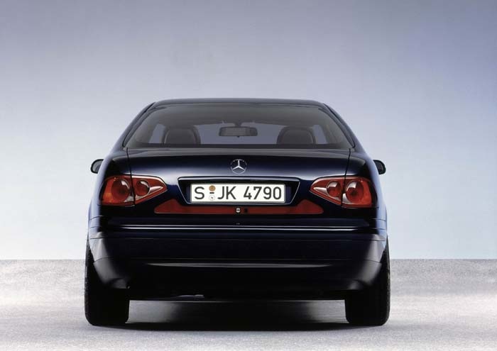 Markant und formschön: das Heck der Coupé-Studie. Distinctive and attractive: The rear end of the coupe concept