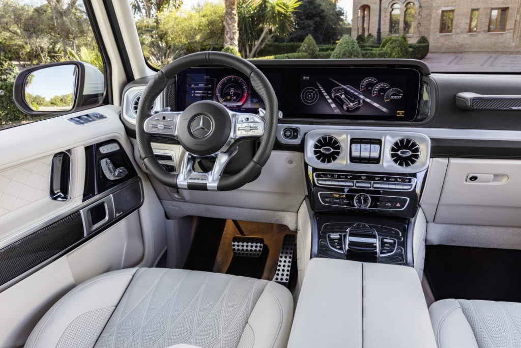 Mercedes-AMG G 63 Exterieur: designo mysticweiß bright, Exterieur-Edelstahl-Paket Interieur: designo Leder macchiatobeige Kraftstoffverbrauch kombiniert: 13,2 l/100km; CO2-Emissionen kombiniert: 299 g/km // Mercedes-AMG G 63 Exterior: designo mysticwhite bright, Exterior-Stainless steel-Packet Interior: designo leather macchiato beige Fuel consumption combined: 13,2 l/100km; CO2-emissions combined: 299 g/km