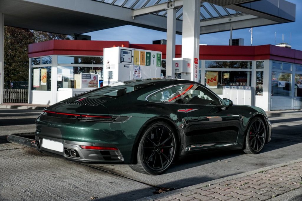 porsche_992_oak_green_metallic_26e2056c7d3f9c0142a1831c6f45c28fdd59b756