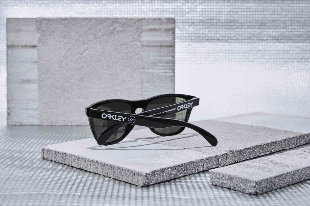 2023年SS/単品】FRAGMENT x OAKLEY Frogskins | nate-hospital.com