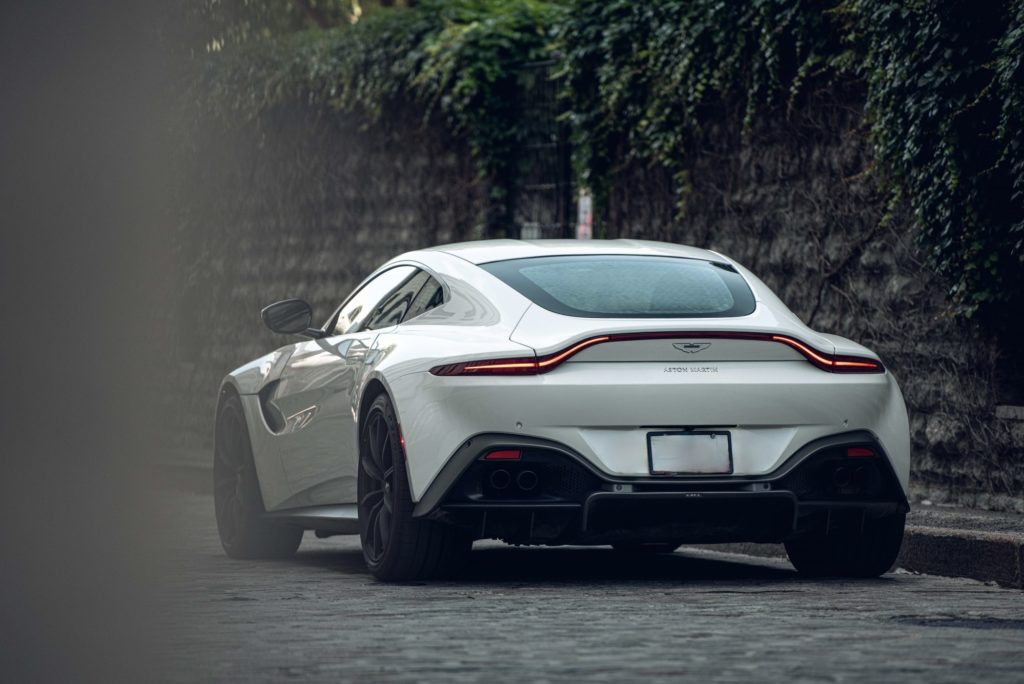 2020-Aston-Martin-Vantage-Rear-Shot-999x667@2x