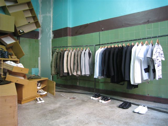 comme-garcons-guerilla-store-warsaw-2